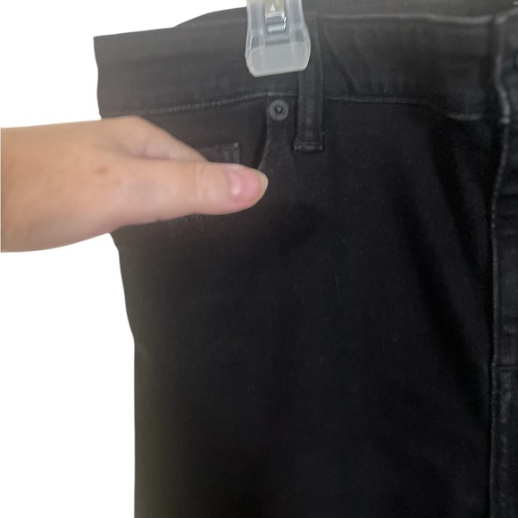 A black pair of Lucky Brand Jeans in size 14 X 32 - Picture 3 of 6